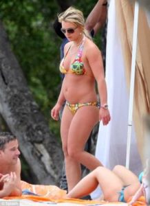 Britney Spears pregnant on beach