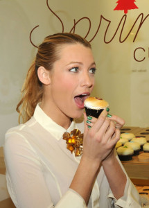 Blake Lively eating a cupcake from Sprinkles