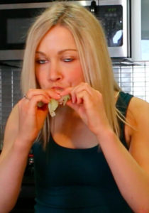 GiGi unattractive eating food