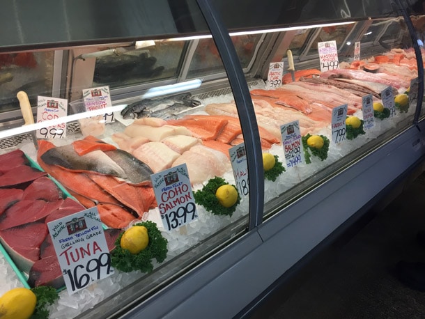 FISH-fillet_counter_at_market